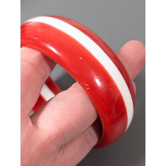 Vintage Red White Stripe Lucite Bangle Bracelet Nautical 8" - Picture 6 of 7